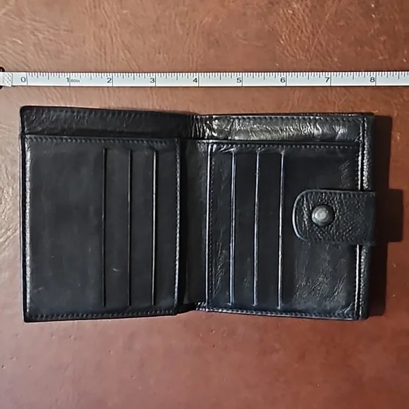 Chanel CC Logo Caviar Lambskin Bifold Wallet - Picture 4 of 7